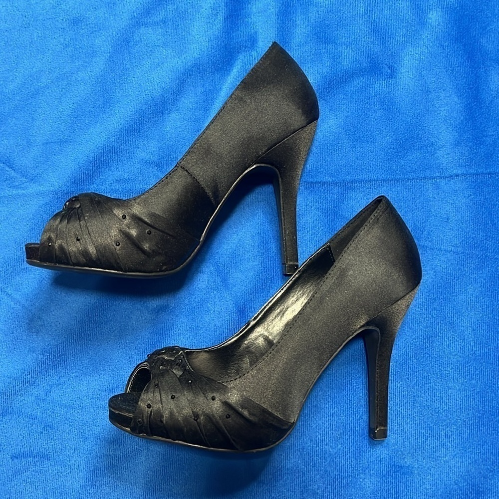 ⭐️ NIB - Taxi black satin peep-toe heels- size 36 - Picture 6 of 10